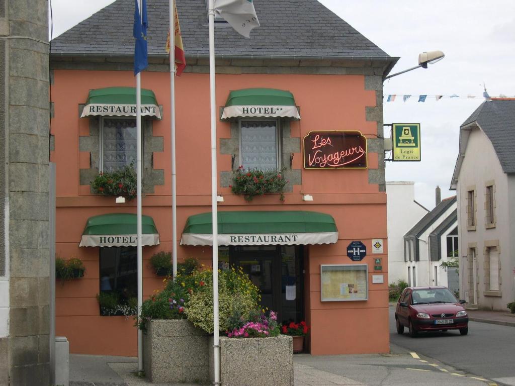 Hotel Restaurant Des Voyageurs Ploneour-Lanvern Exterior photo